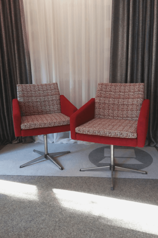 Retro-Drehstühle neu bezogen (Quelle: Privat)